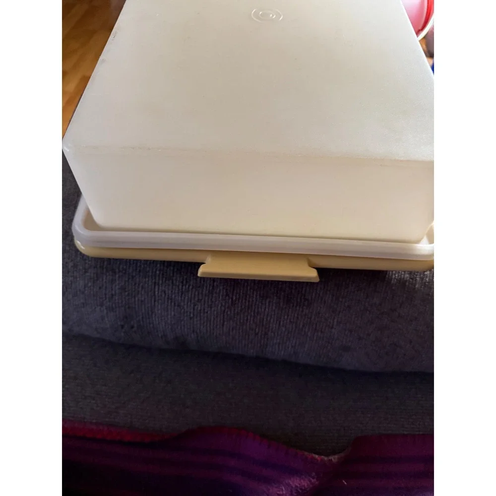 Vintage Tupperware Square Cake Taker Carrier Container Beige Lid &‎ Base